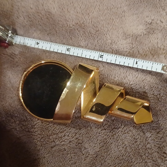 Unique brooch about 4" in length almost 2" across - Picture 6 of 7